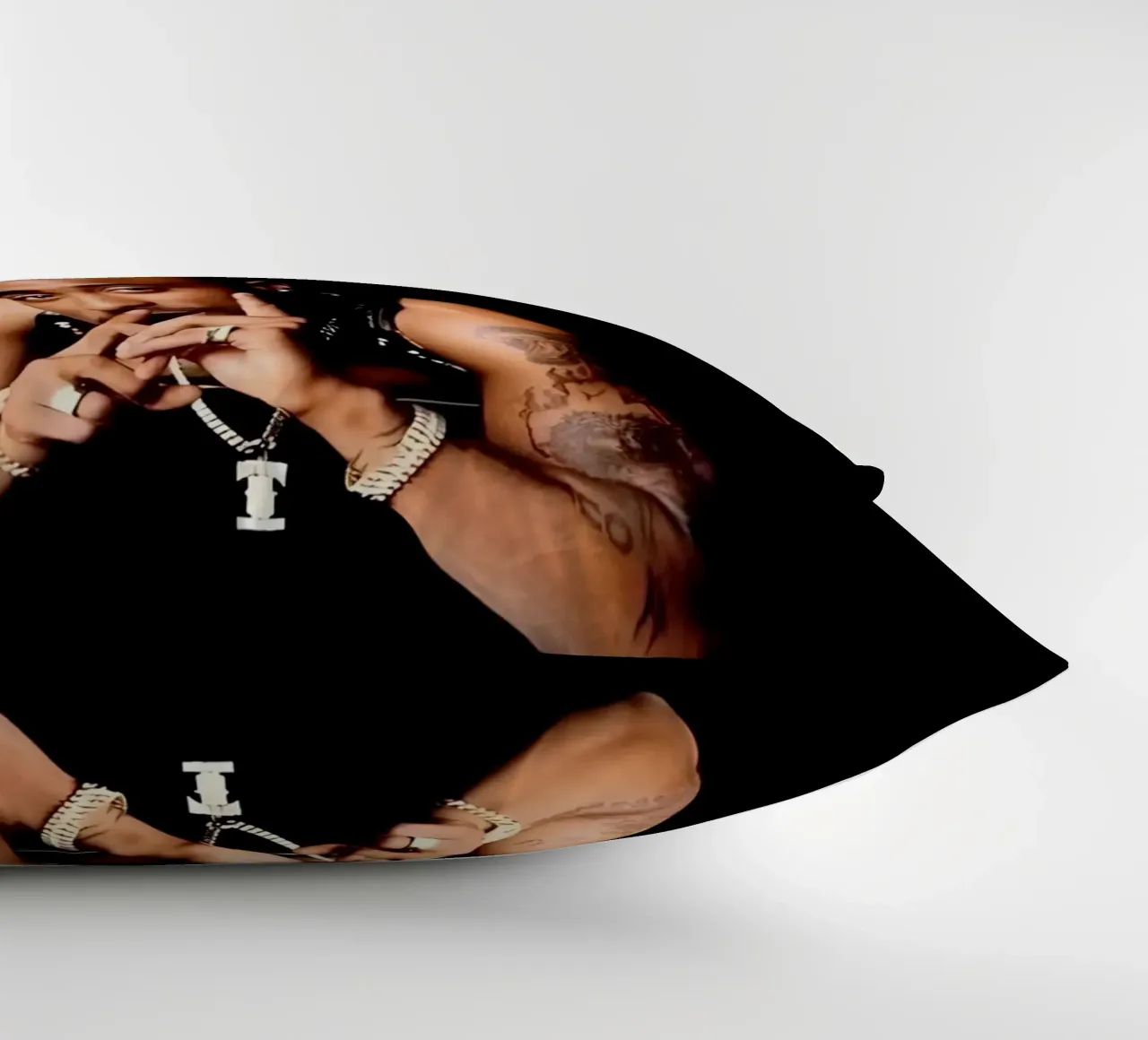 ONLY GOD CAN JUDGE ME cuscino da Type & Tape