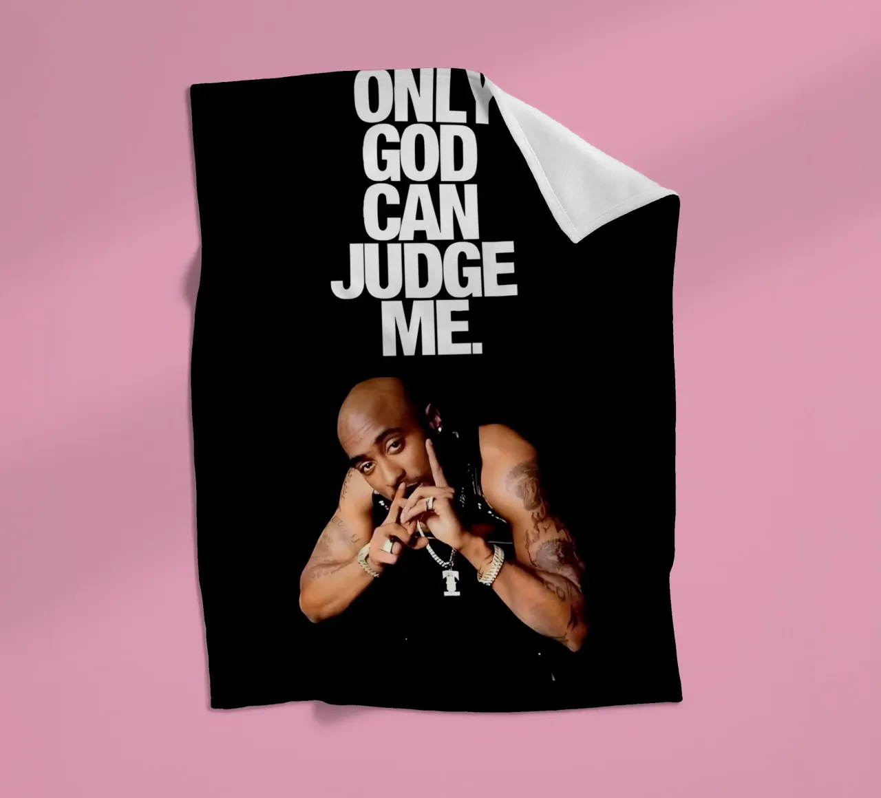 ONLY GOD CAN JUDGE ME coperta in pile da Type & Tape