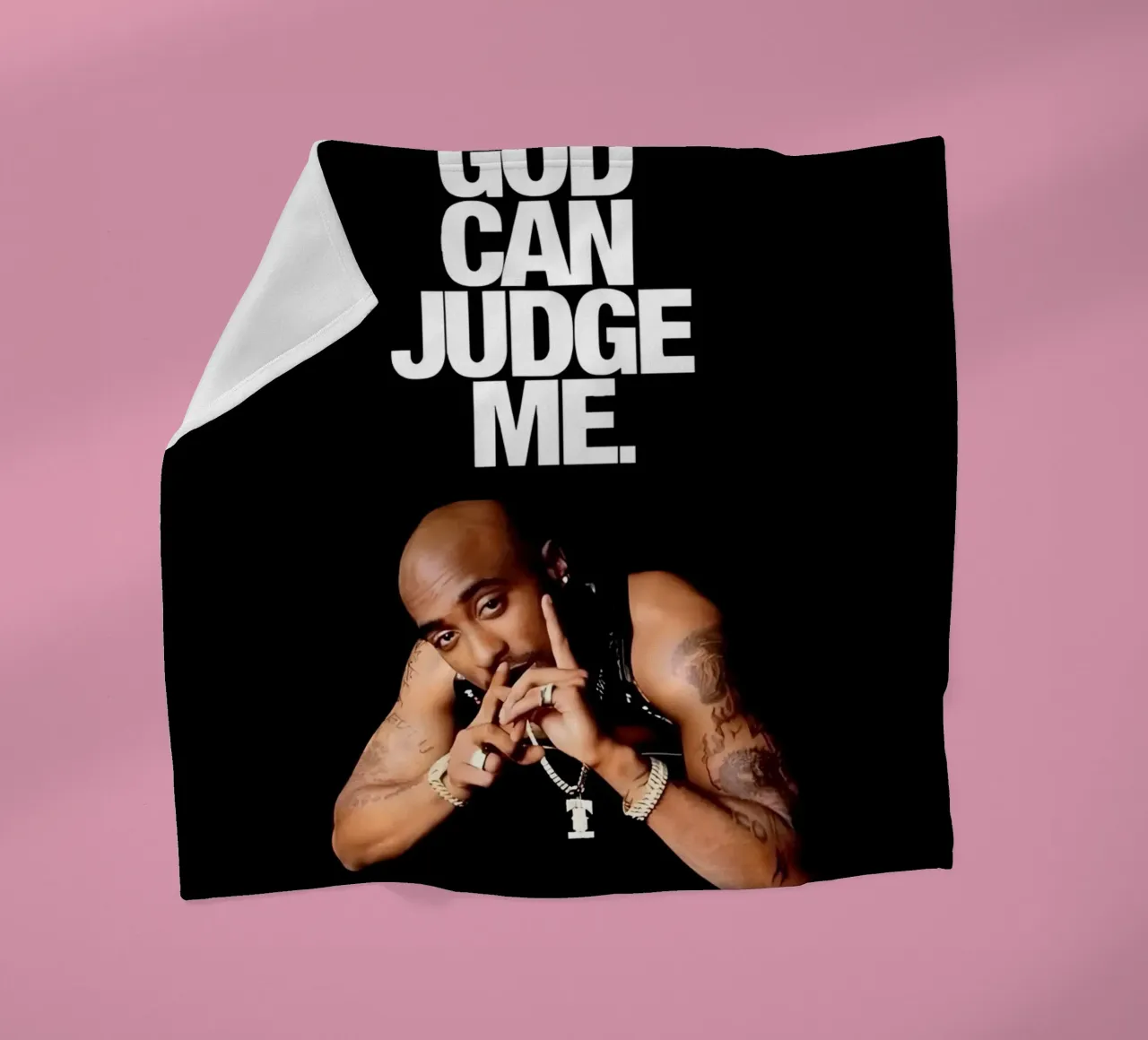 ONLY GOD CAN JUDGE ME coperta in pile da Type & Tape