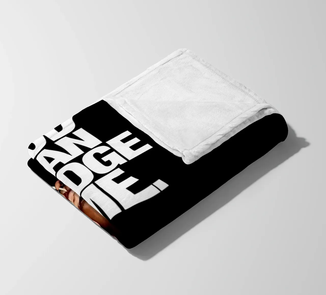 ONLY GOD CAN JUDGE ME coperta in pile da Type & Tape