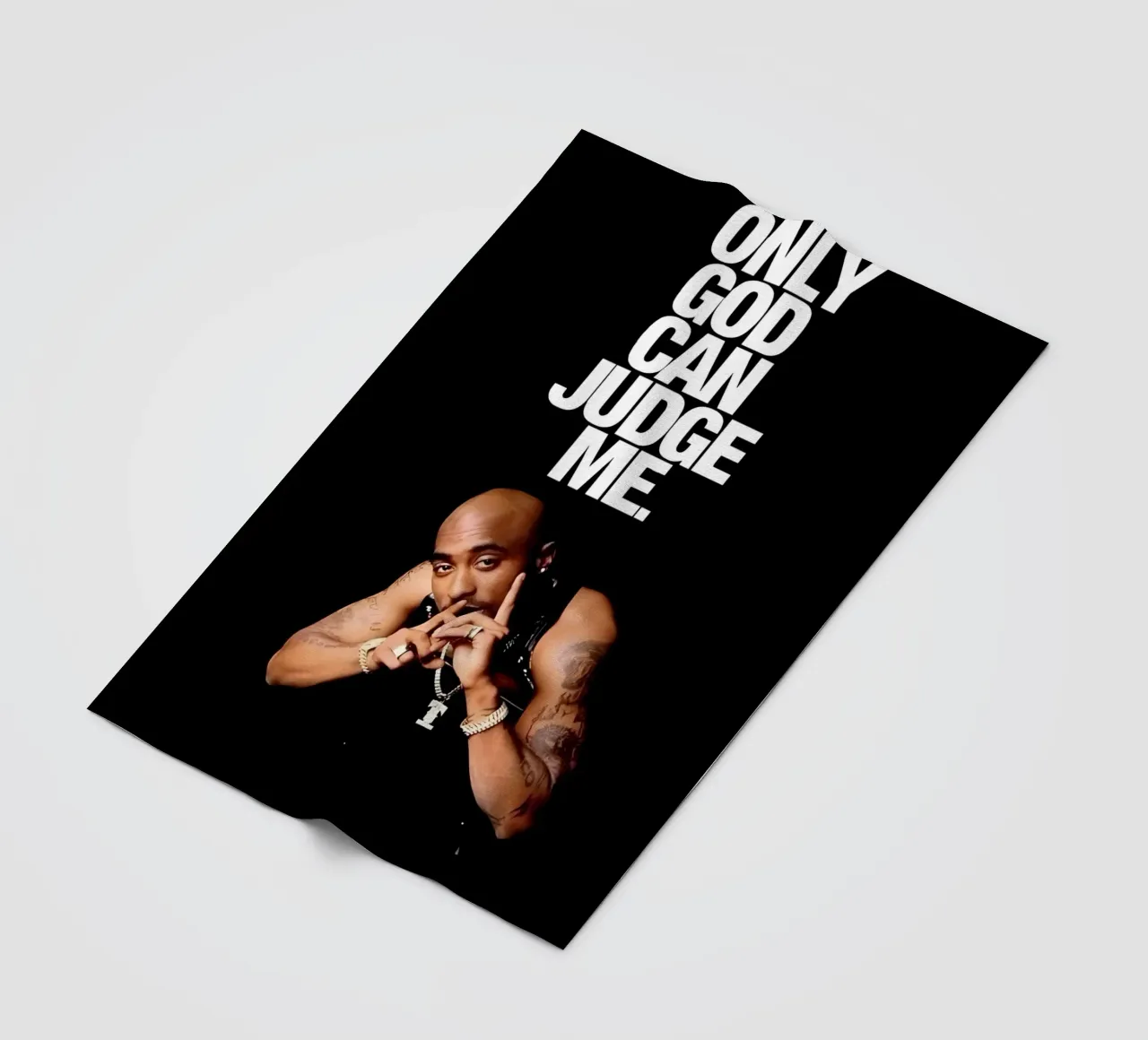 ONLY GOD CAN JUDGE ME coperta in pile da Type & Tape