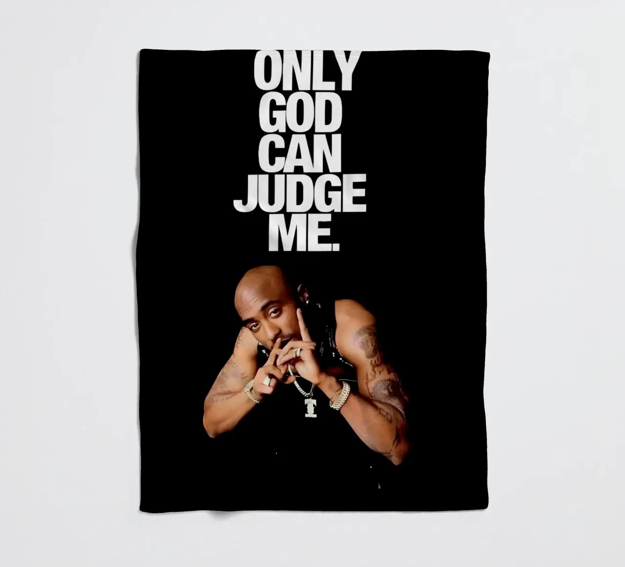 ONLY GOD CAN JUDGE ME coperta in pile da Type & Tape