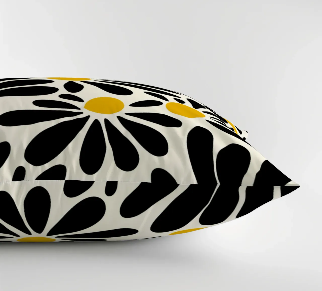Black petals flowers cuscino da TijanaArtStudio88