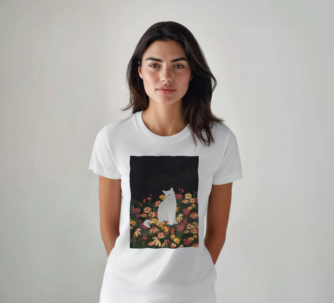 gatto in un campo di fiori 4 t-shirt da ThingDesign