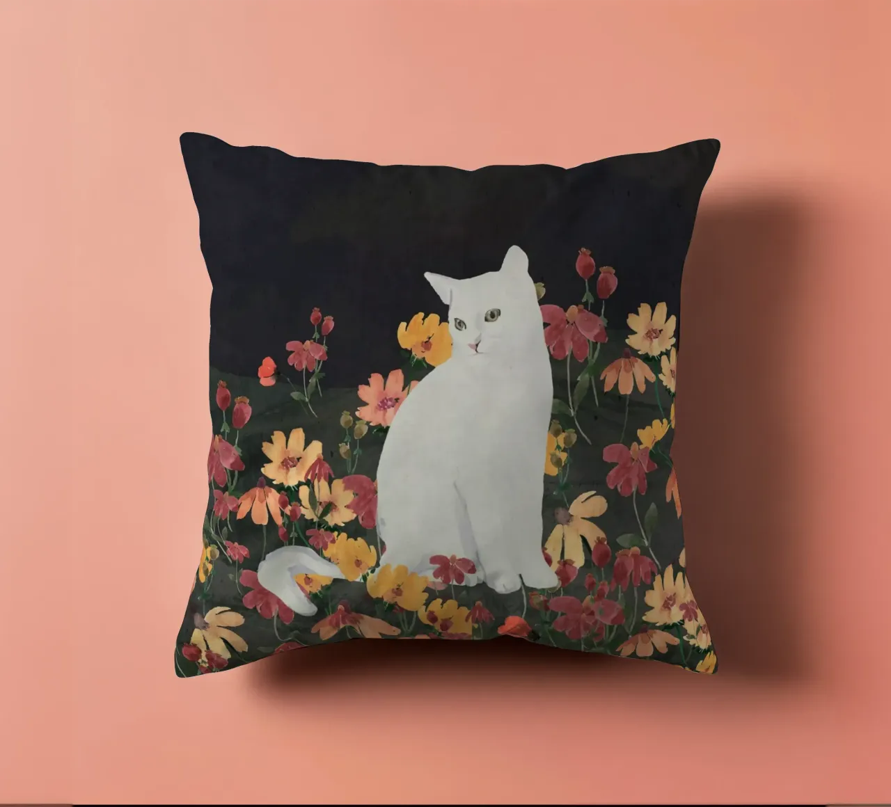 gatto in un campo di fiori 4 cuscino da ThingDesign