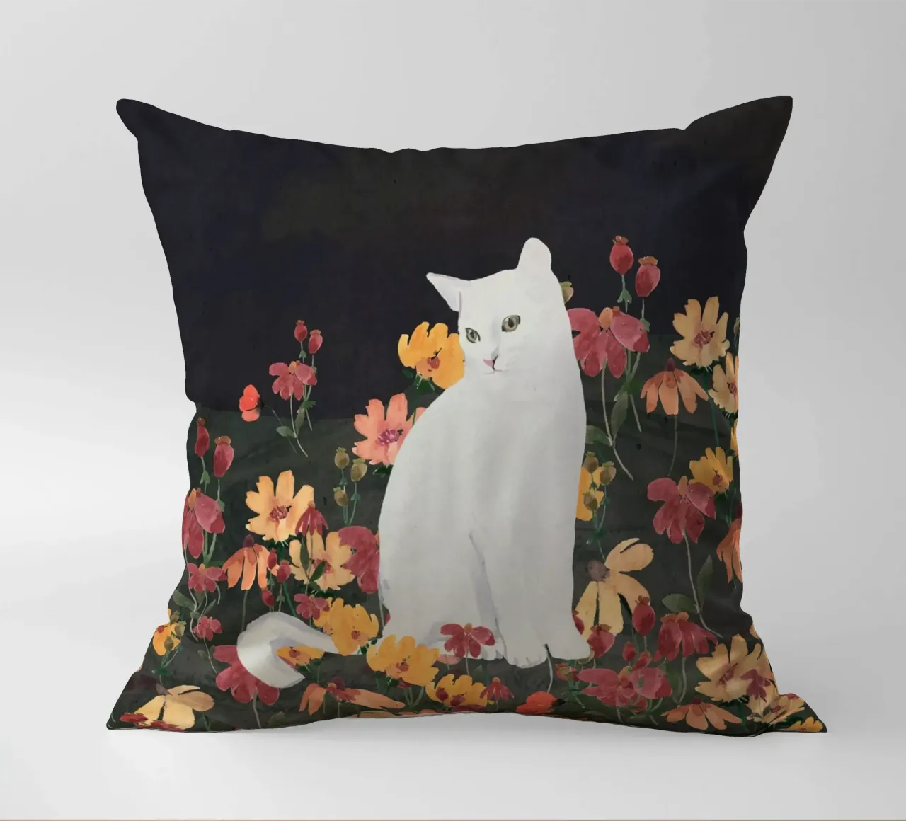 gatto in un campo di fiori 4 cuscino da ThingDesign