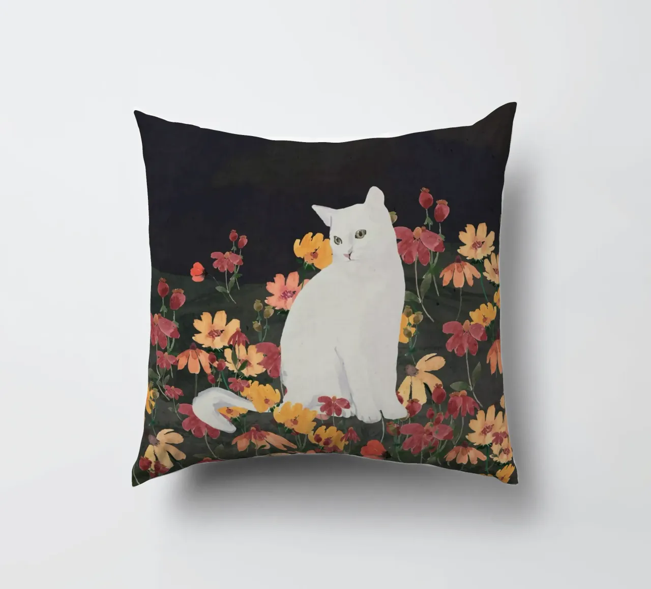 gatto in un campo di fiori 4 cuscino da ThingDesign