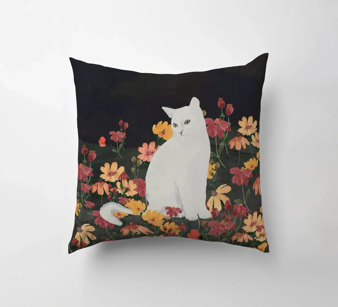 gatto in un campo di fiori 4 cuscino da ThingDesign