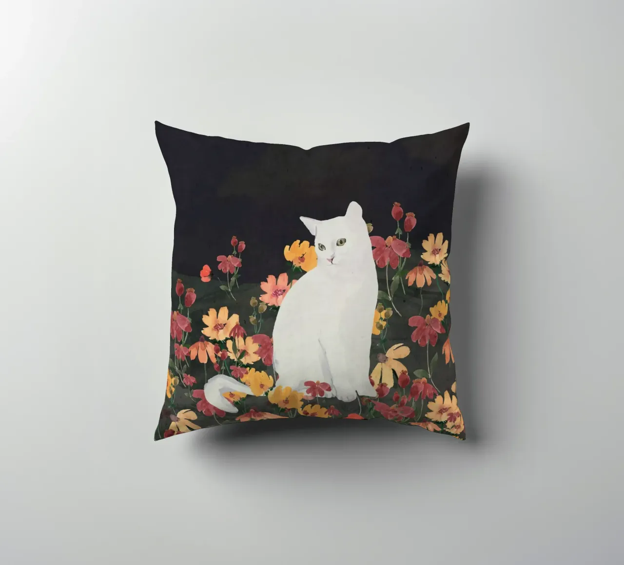 gatto in un campo di fiori 4 cuscino da ThingDesign