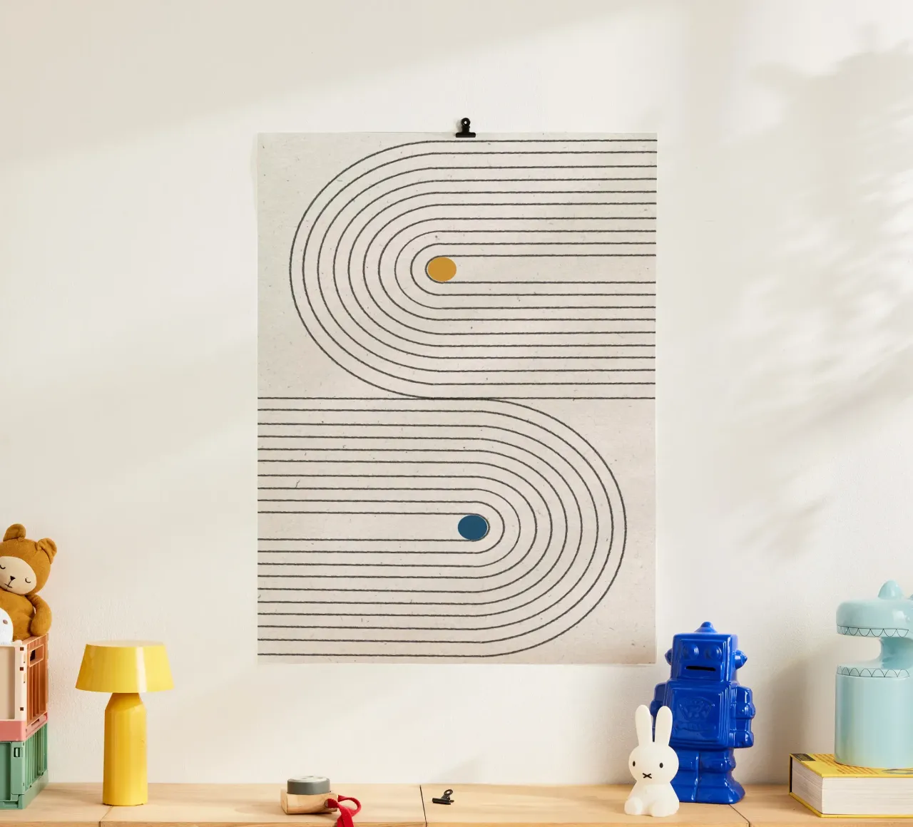 Puntini semplici di Blance poster con telaio in legno da The Miuus Studio