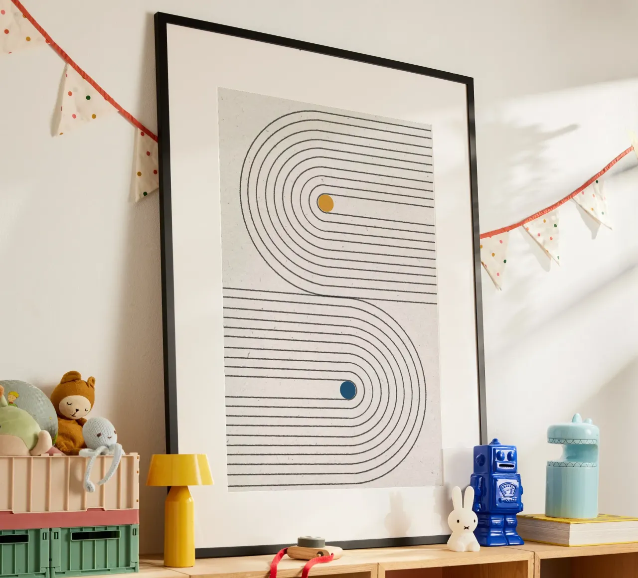 Puntini semplici di Blance poster con telaio in legno da The Miuus Studio