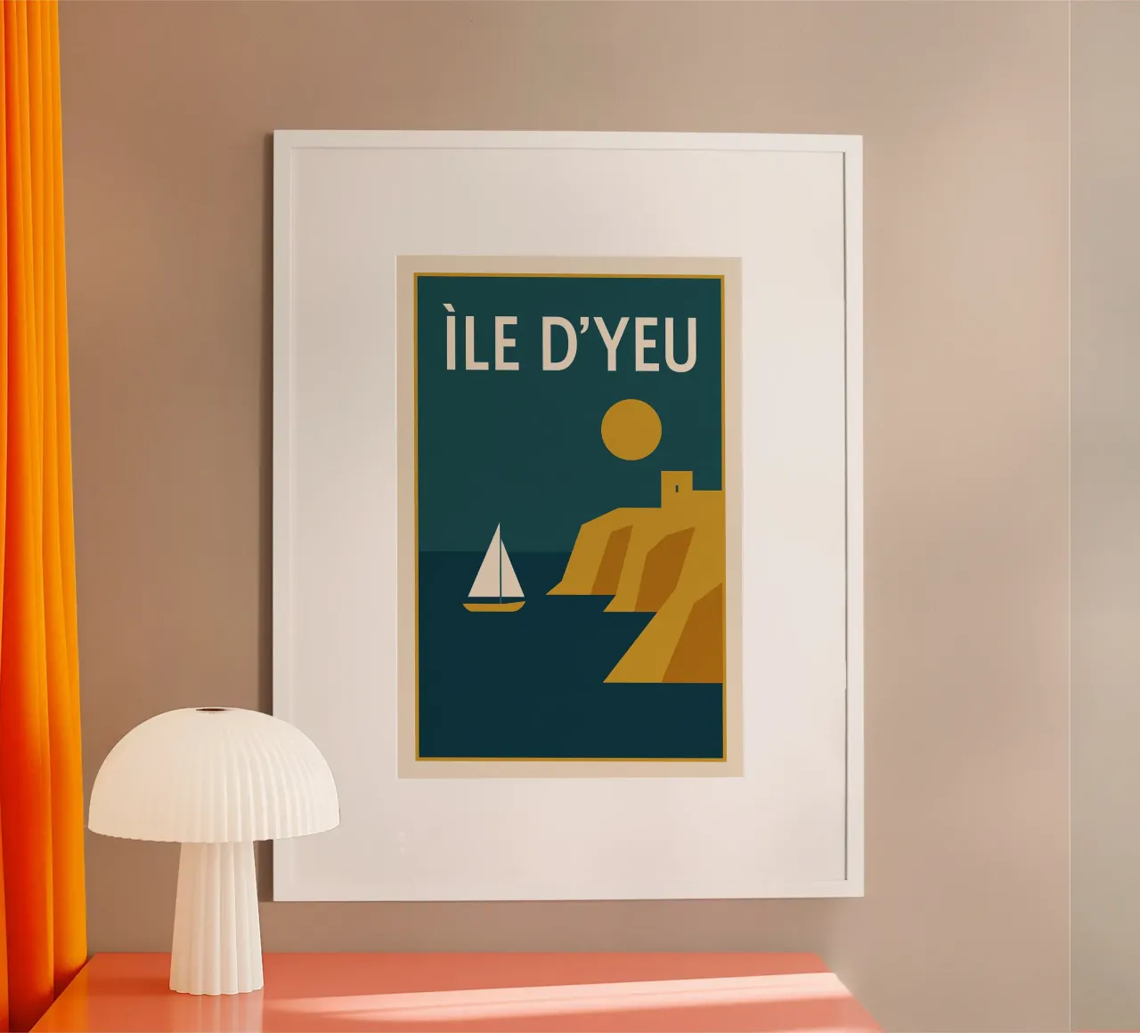 Minimalistische poster Île d'Yeu - Zonsondergang en zeilboot poster met aluminium frame van JETLAG | affiches voyage
