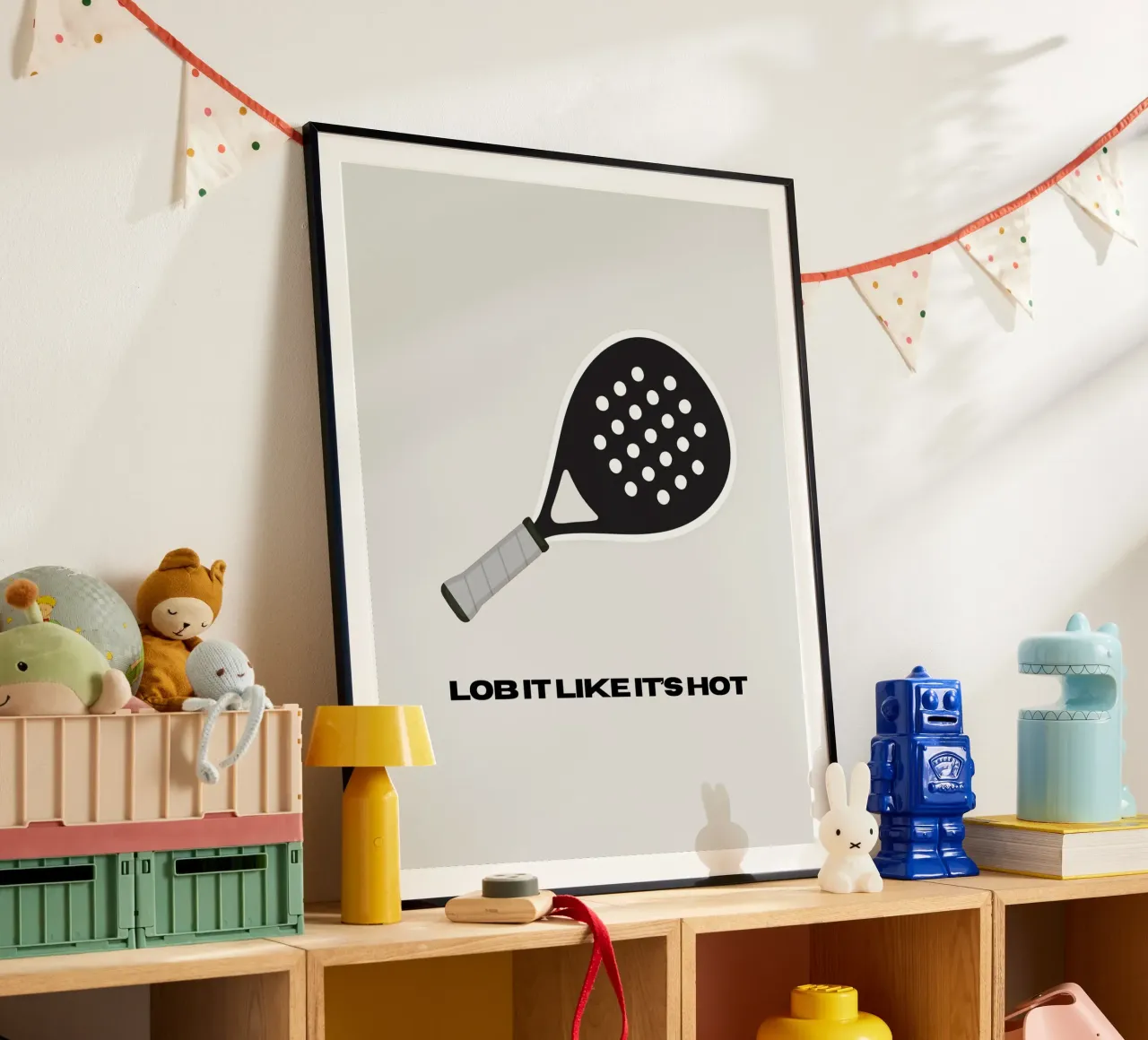 Padel: Lob it like it's hot poster con telaio in legno da Diesdas Ananas Design