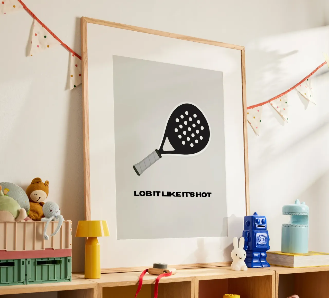 Padel: Lob it like it's hot poster con telaio in legno da Diesdas Ananas Design