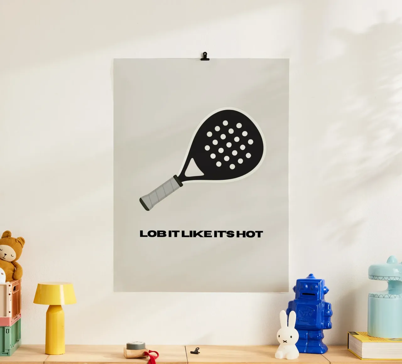 Padel: Lob it like it's hot poster con telaio in legno da Diesdas Ananas Design
