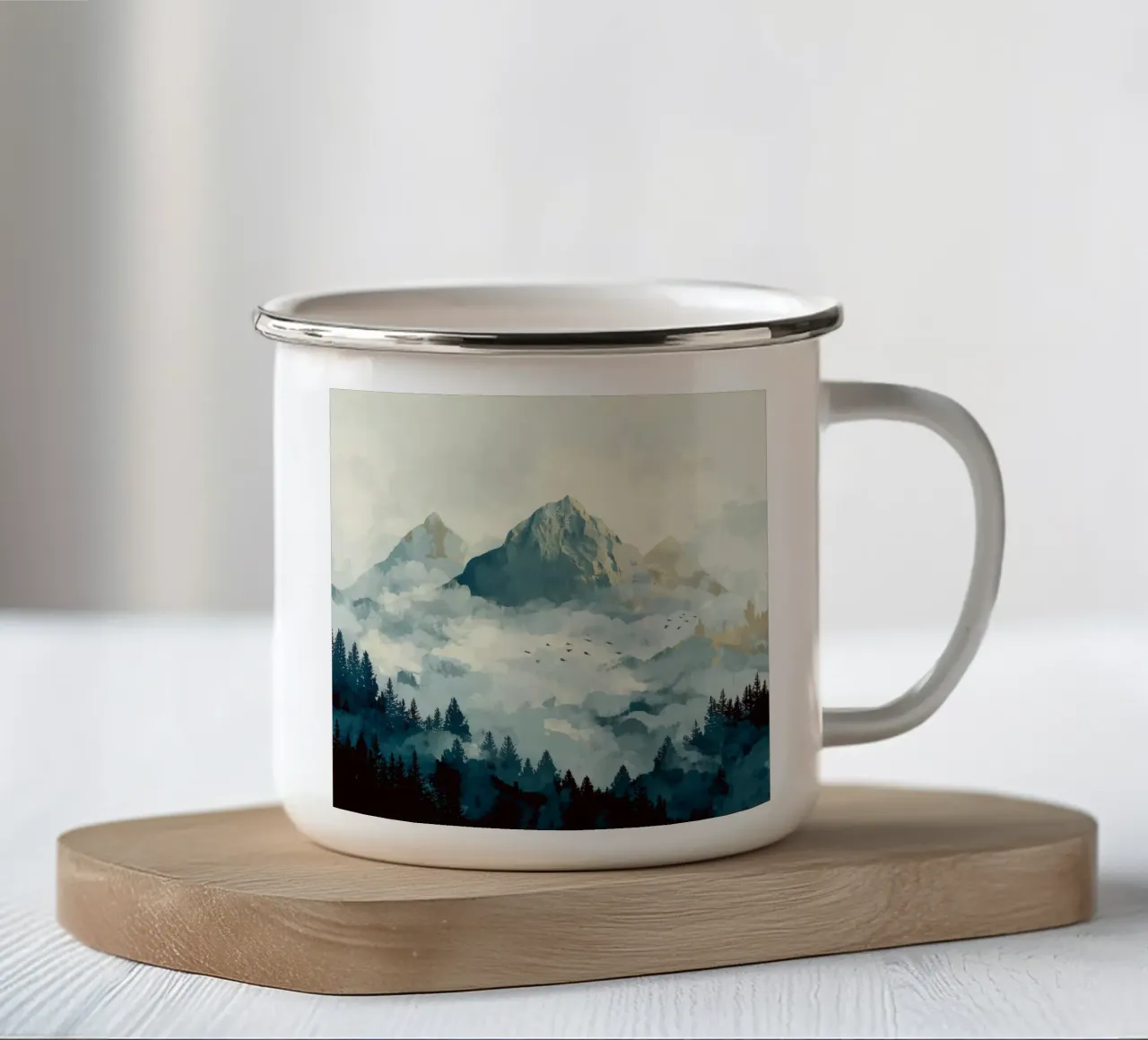 Mountain Landscape - Snowy Peaks and Pine Forest in Clouds tazza in smalto da Dune