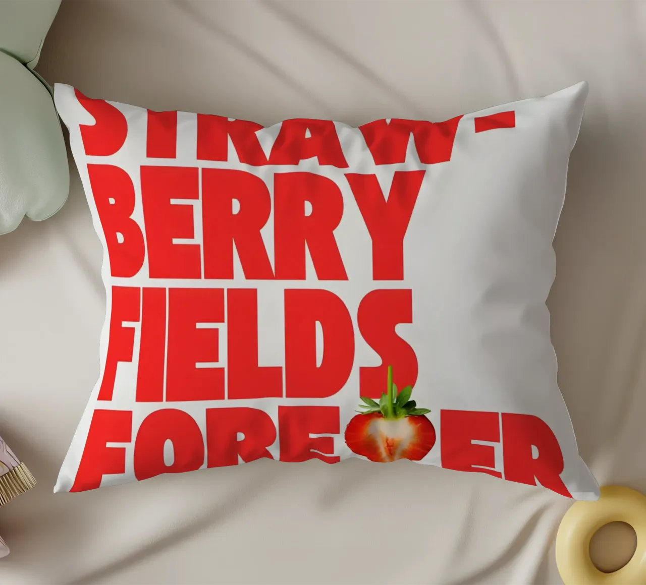 Strawberry Fields Forever cuscino da Type & Tape