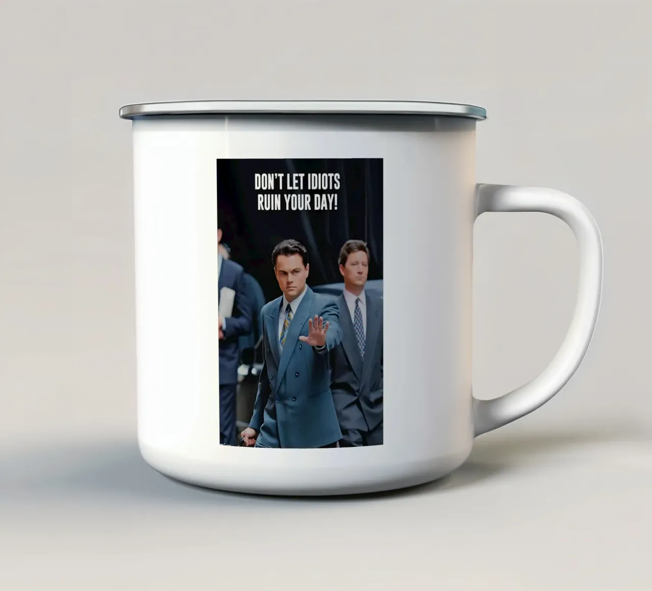 "DON'T LET IDIOTS RUIN YOUR DAY!" tazza in smalto da Type & Tape