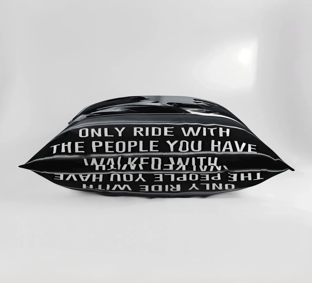 "ONLY RIDE WITH THE PEOPLE YOU HAVE WALKED WITH" cuscino da Type & Tape