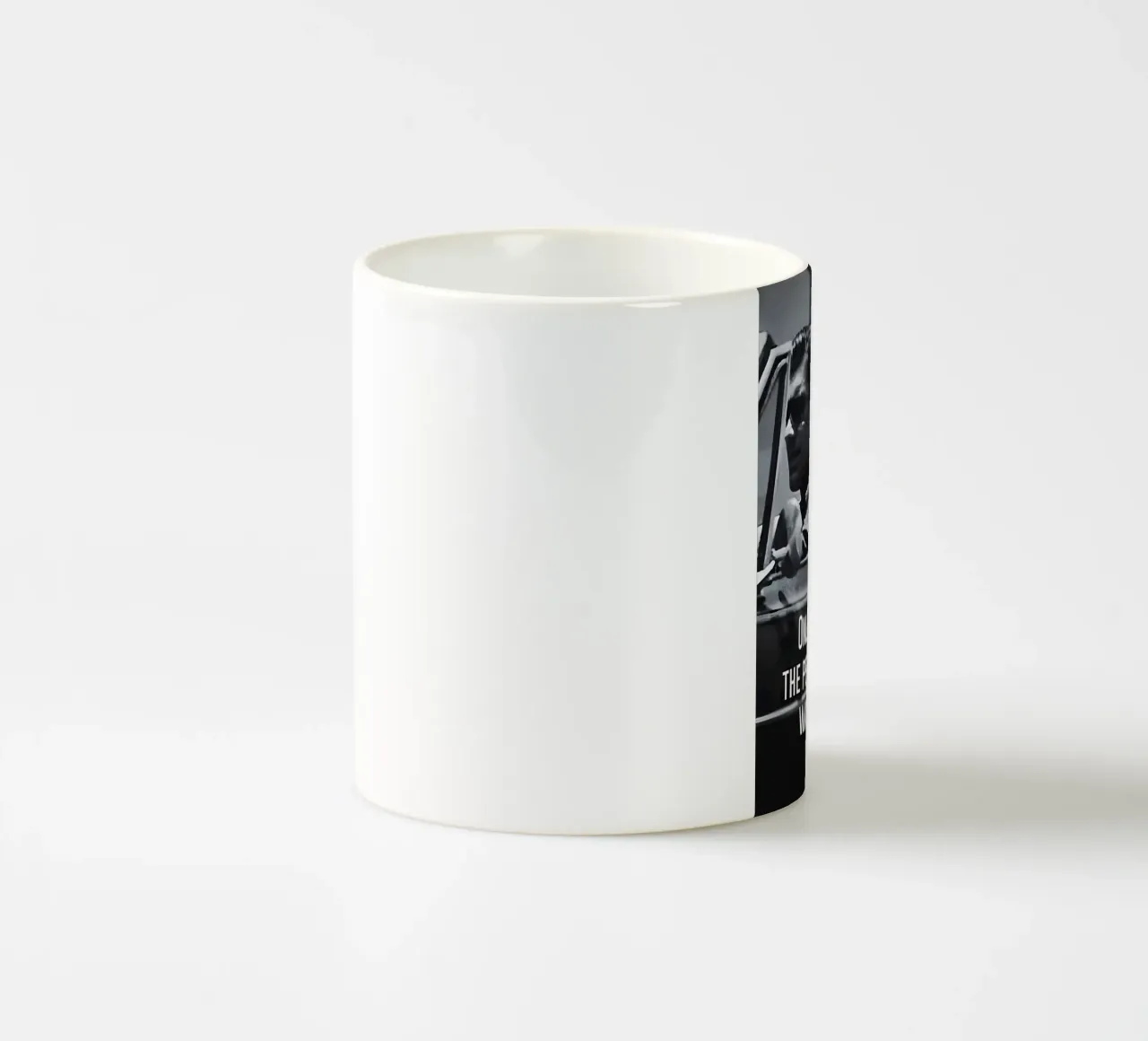 "ONLY RIDE WITH THE PEOPLE YOU HAVE WALKED WITH" tazza in ceramica da Type & Tape