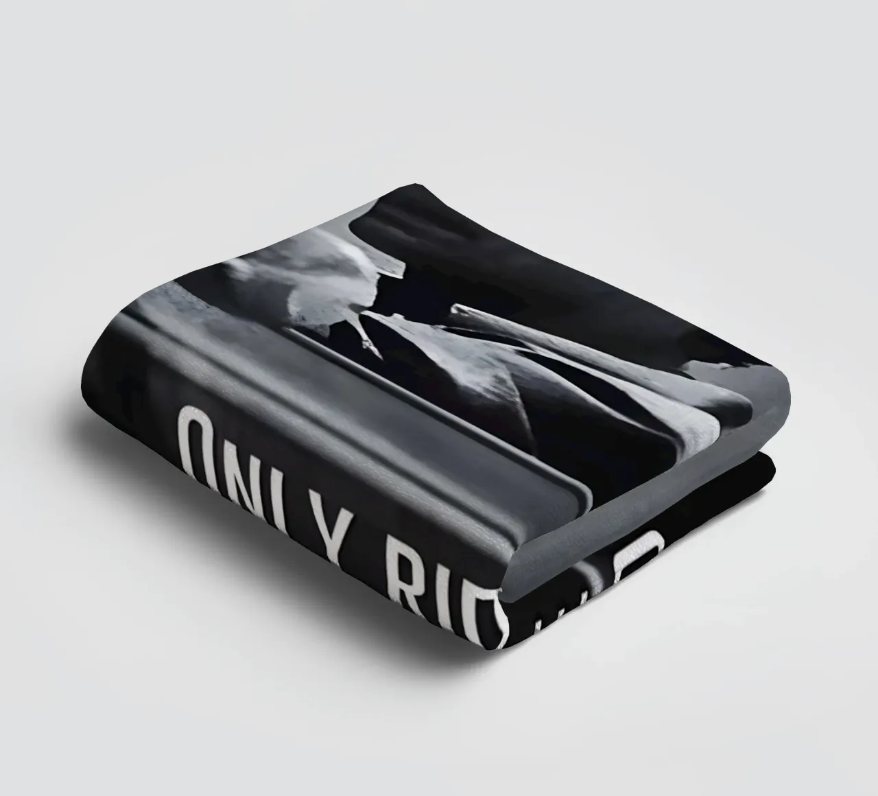 "ONLY RIDE WITH THE PEOPLE YOU HAVE WALKED WITH" asciugamano da bagno da Type & Tape