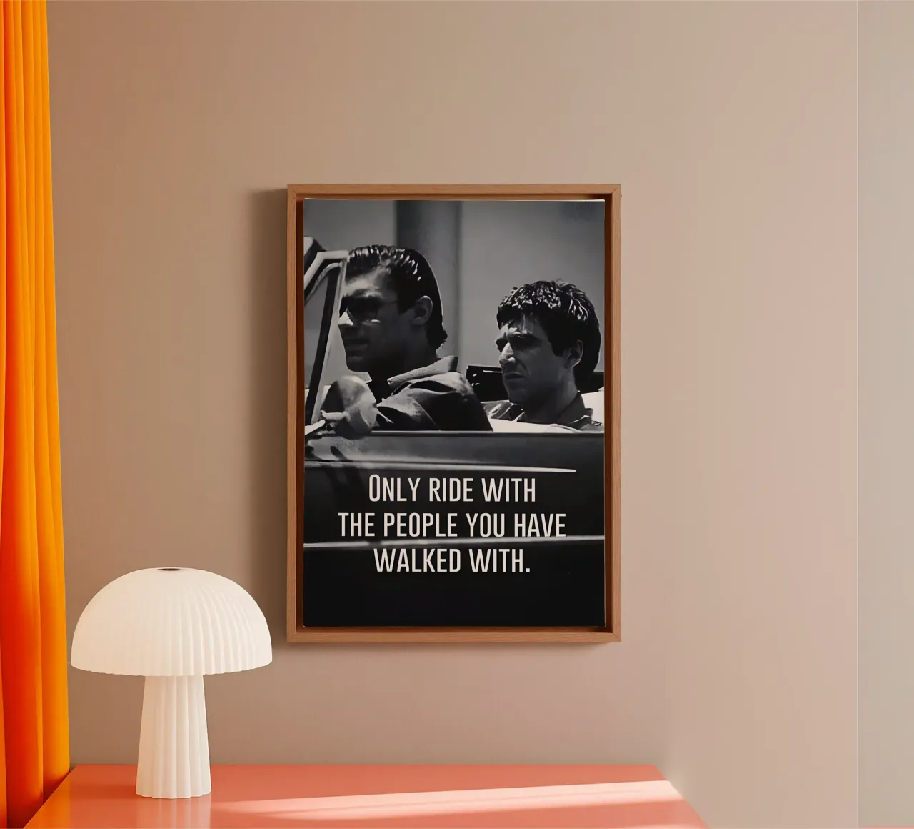 "ONLY RIDE WITH THE PEOPLE YOU HAVE WALKED WITH" tela con Cornice a cassetta da Type & Tape