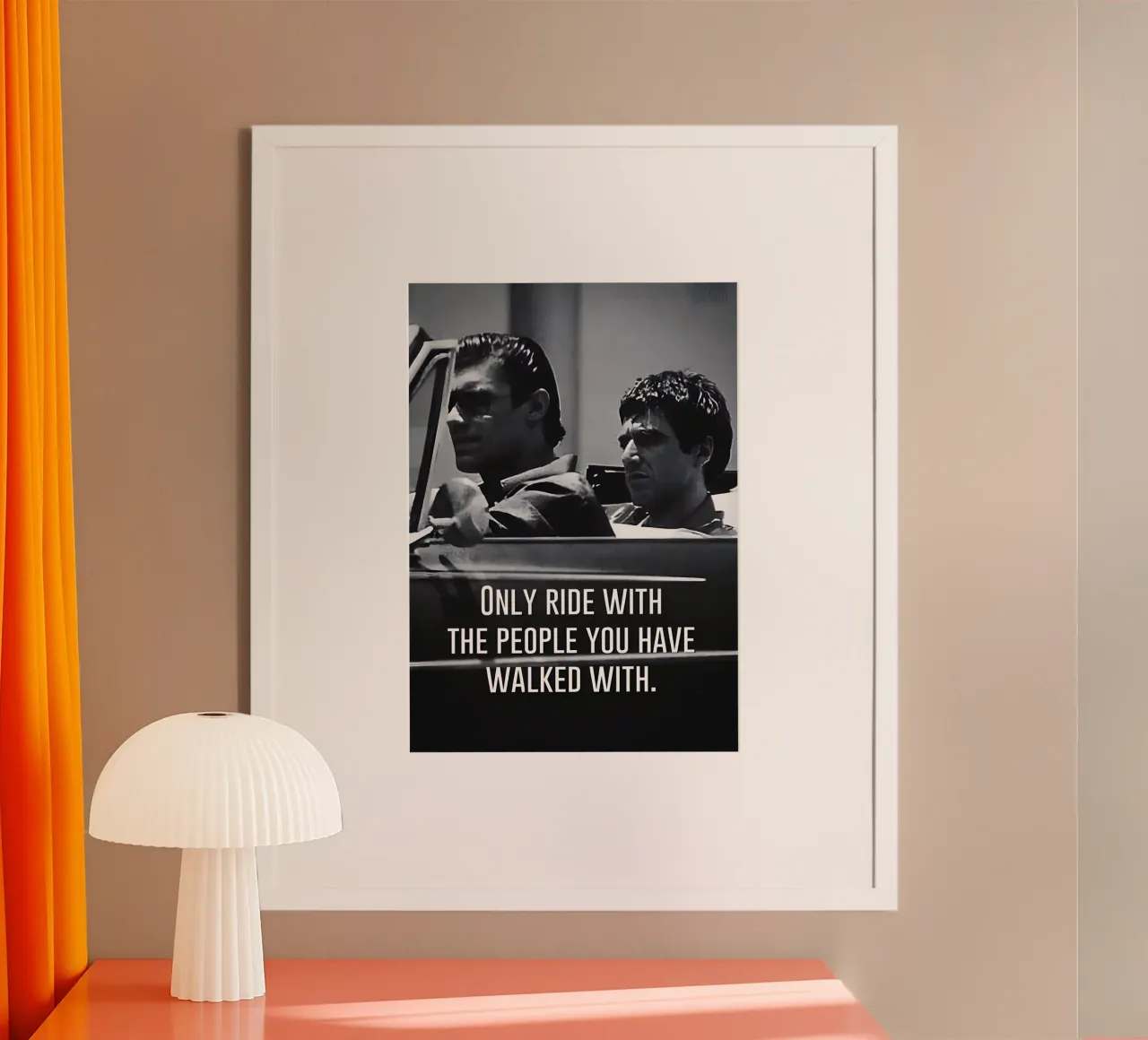 "ONLY RIDE WITH THE PEOPLE YOU HAVE WALKED WITH" poster con telaio in alluminio da Type & Tape