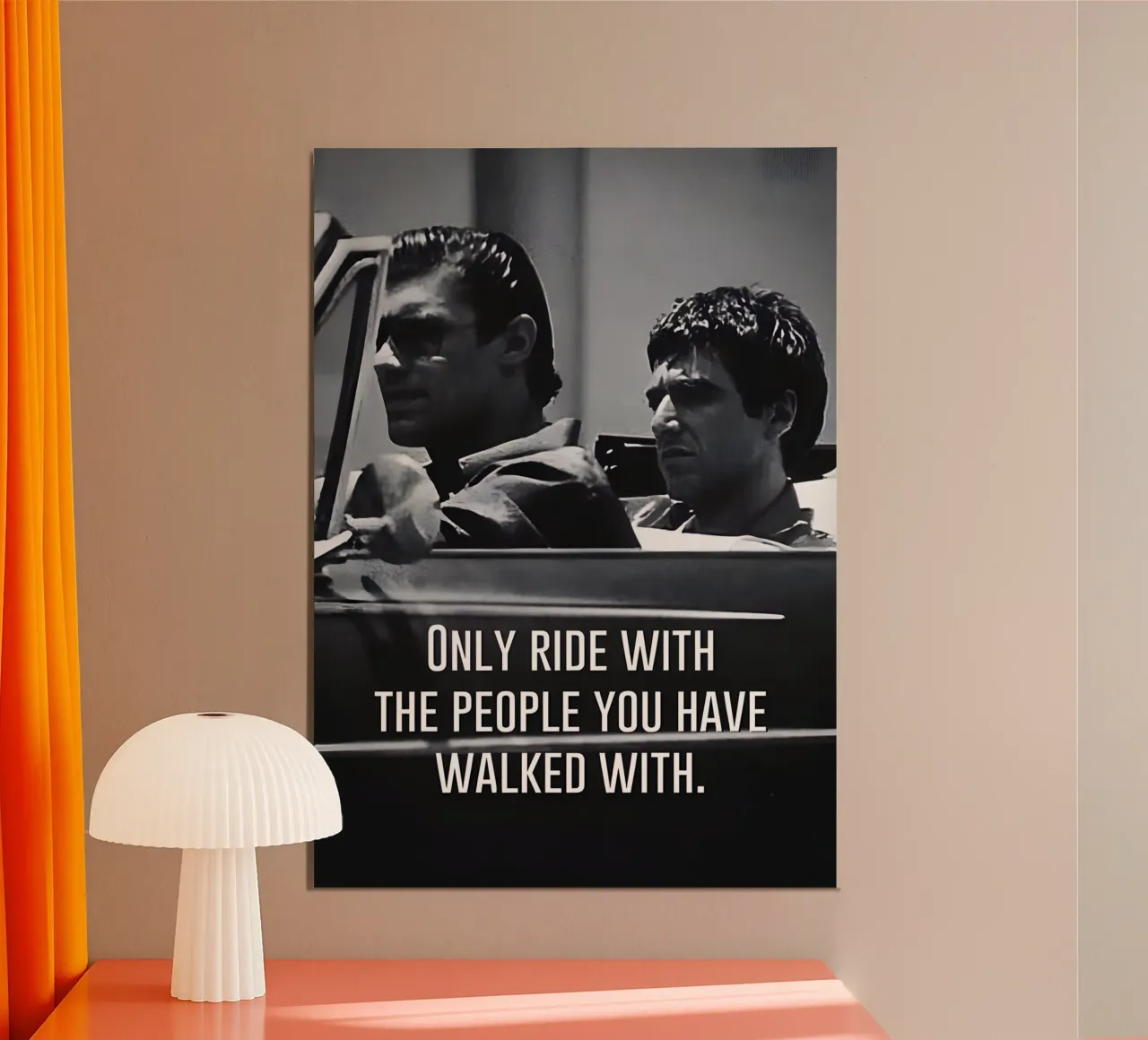 "ONLY RIDE WITH THE PEOPLE YOU HAVE WALKED WITH" poster con telaio in alluminio da Type & Tape