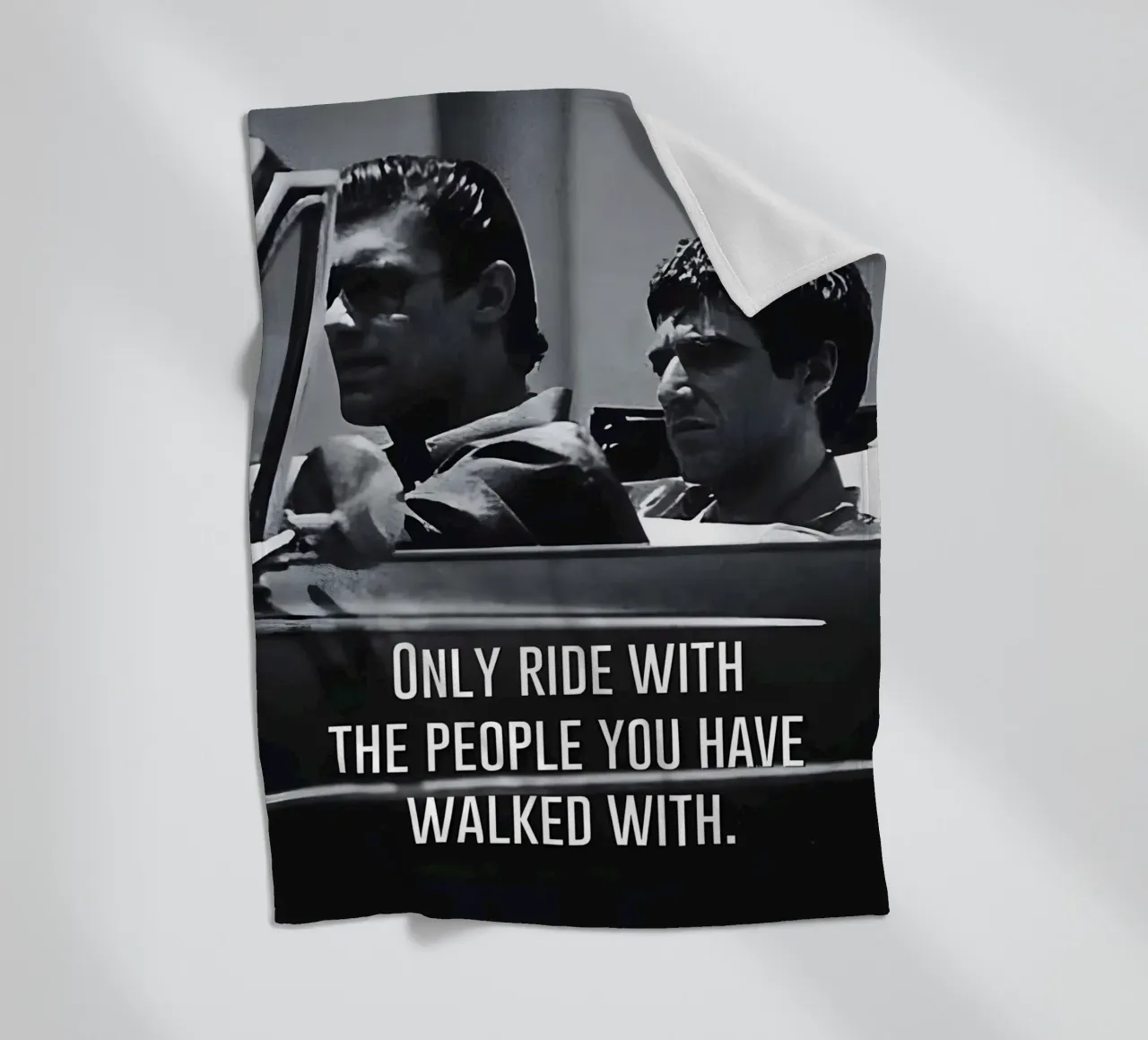 "ONLY RIDE WITH THE PEOPLE YOU HAVE WALKED WITH" coperta in pile da Type & Tape