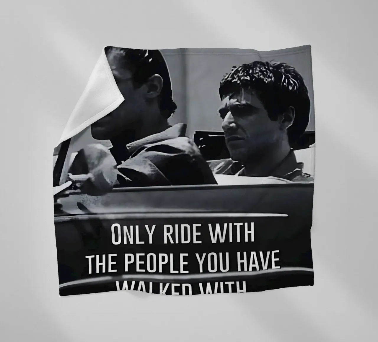"ONLY RIDE WITH THE PEOPLE YOU HAVE WALKED WITH" coperta in pile da Type & Tape