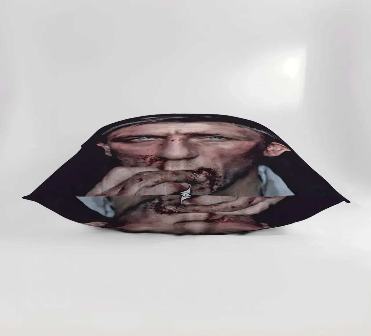 THIS NOT A GAME cuscino da Type & Tape