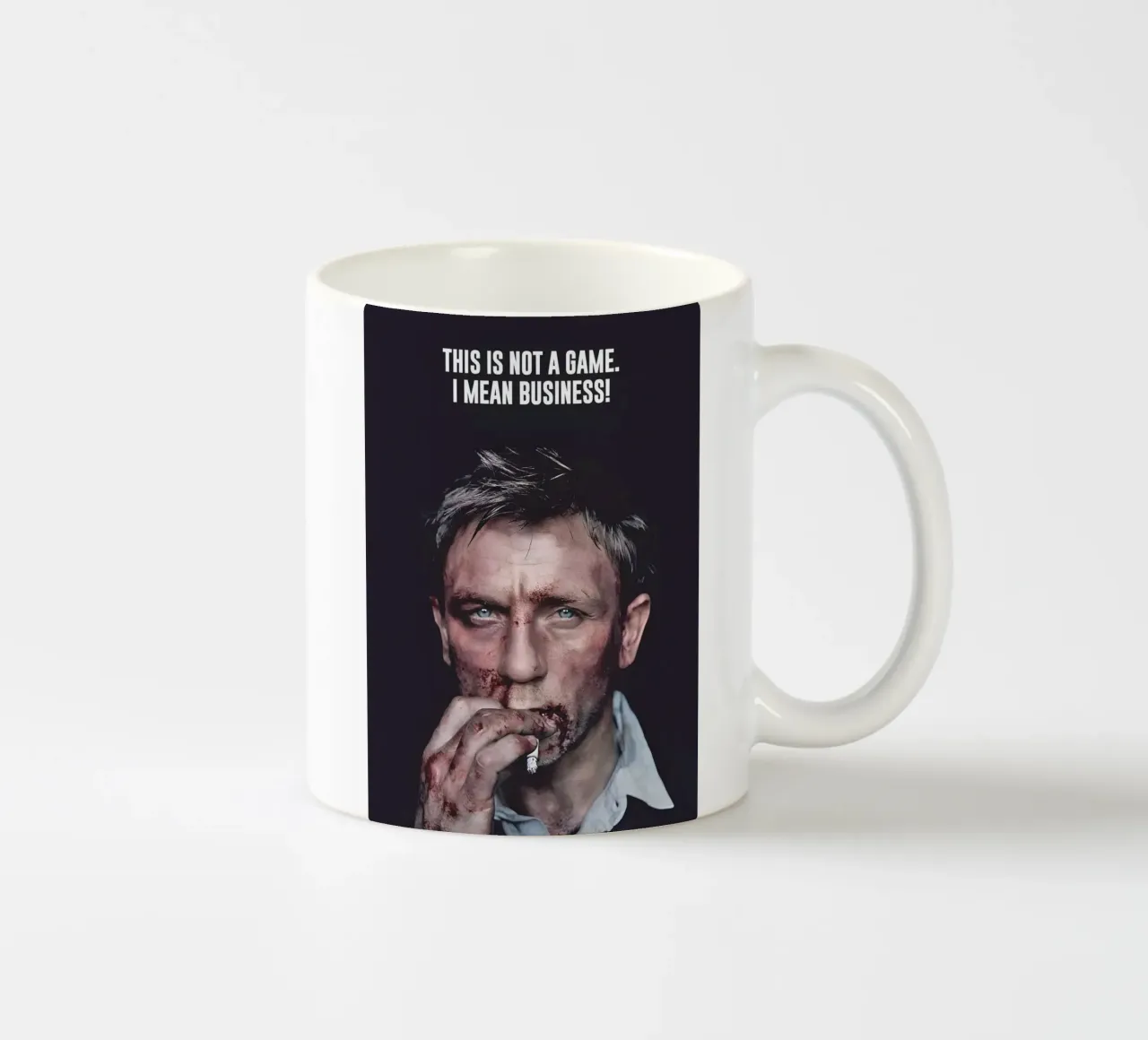 THIS NOT A GAME tazza in ceramica da Type & Tape