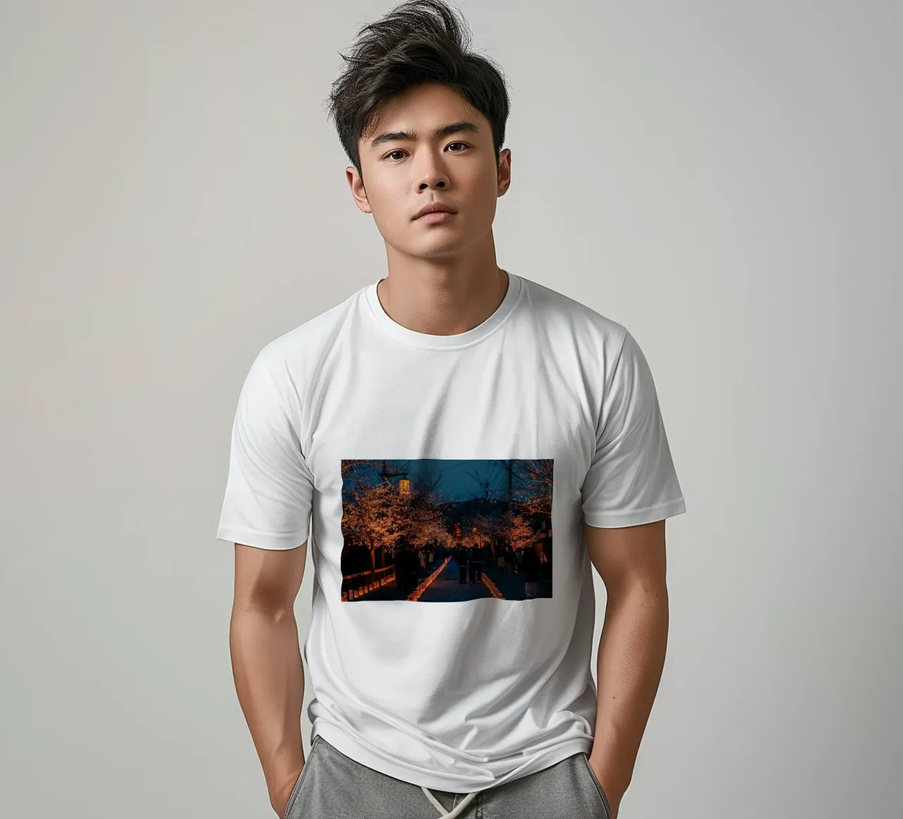Tempio dei ciliegi in fiore di notte - Kumamoto, Giappone t-shirt da Marcel Bisig