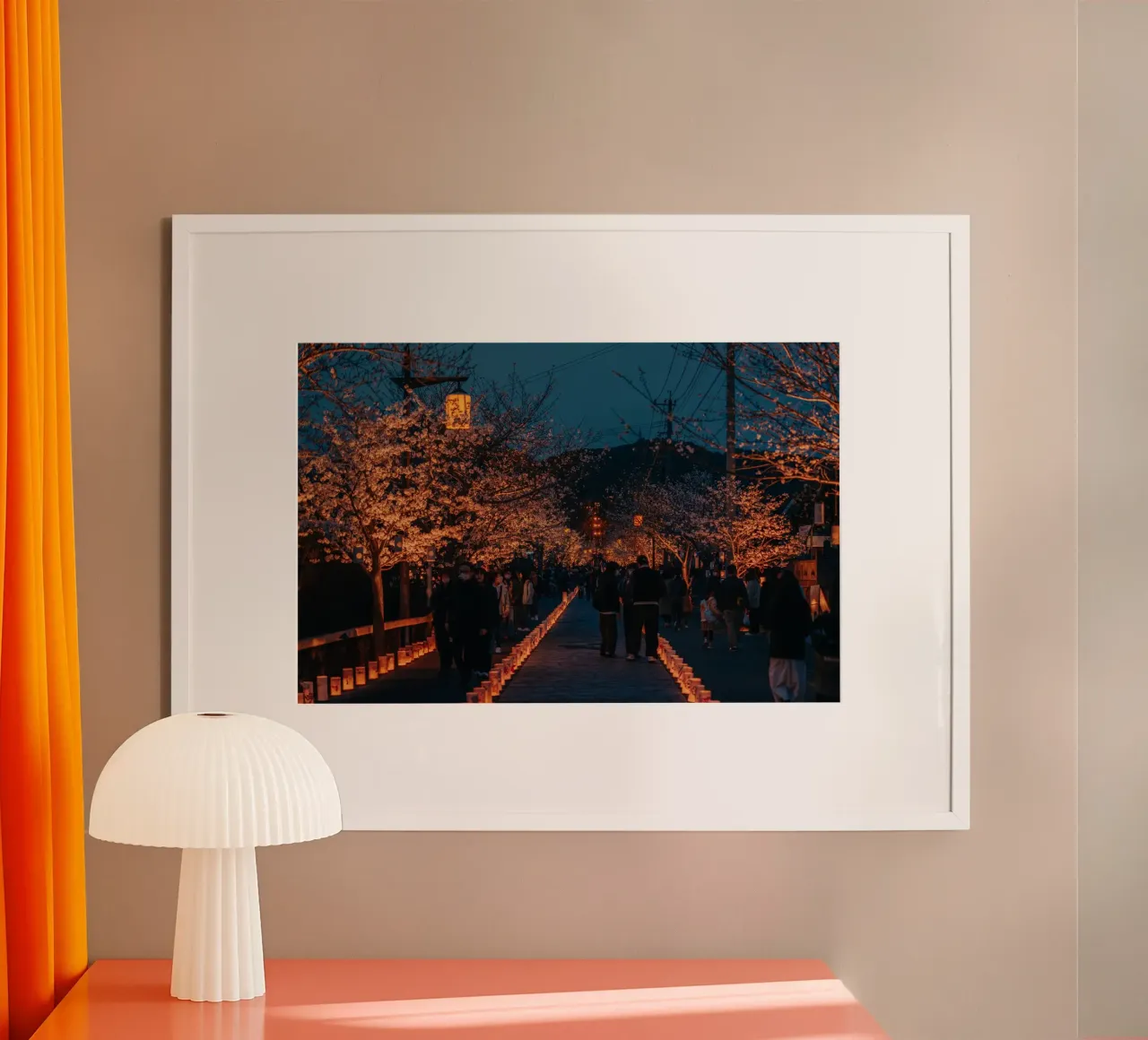Tempio dei ciliegi in fiore di notte - Kumamoto, Giappone poster con telaio in alluminio da Marcel Bisig