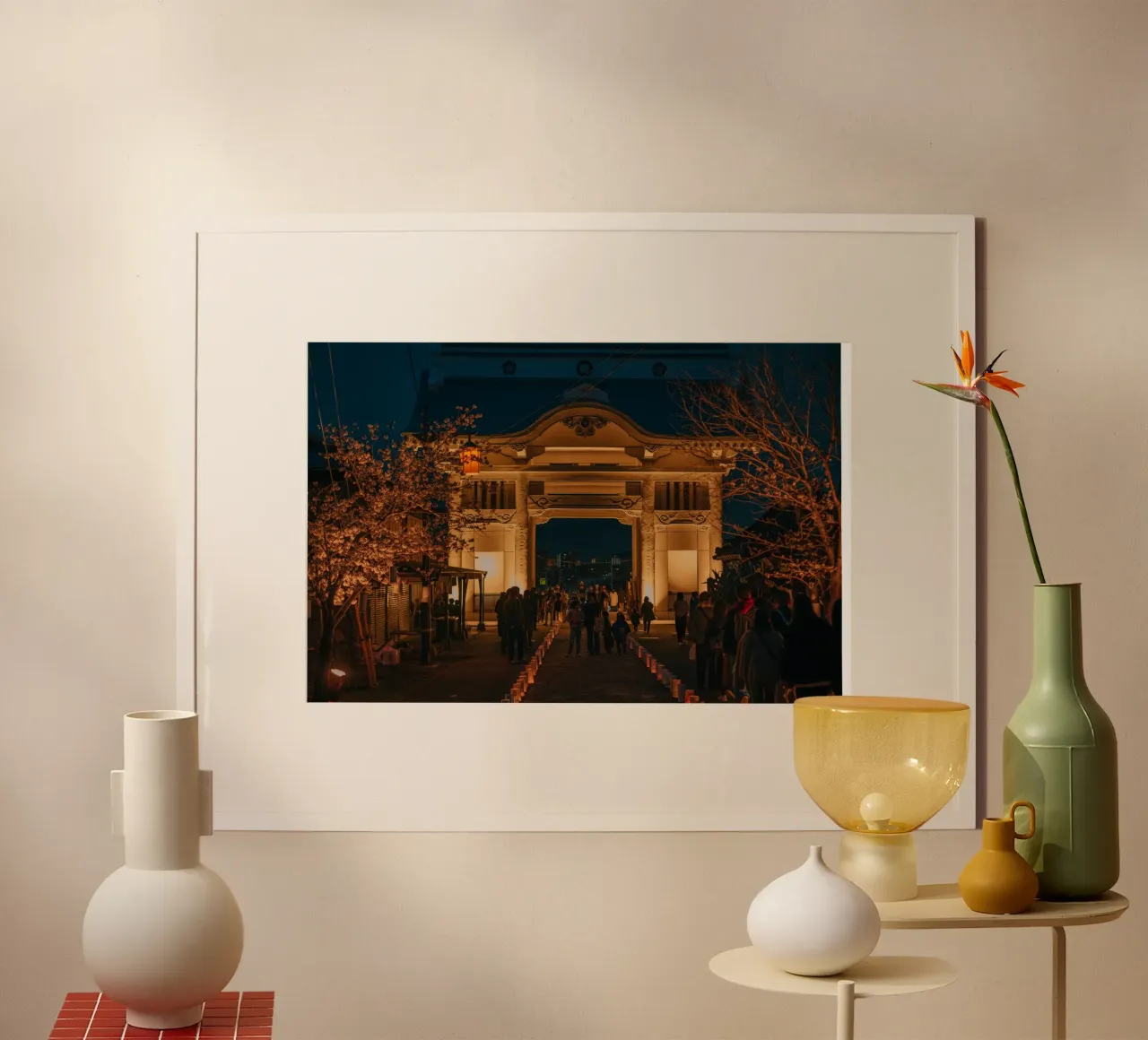 Tempio notturno dei ciliegi in fiore - Kumamoto, Giappone poster con telaio in alluminio da Marcel Bisig
