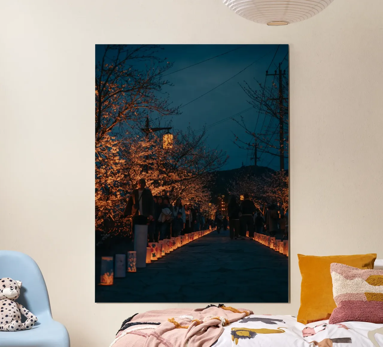 Fiori di ciliegio di notte - Kumamoto, Giappone poster con telaio in alluminio da Marcel Bisig