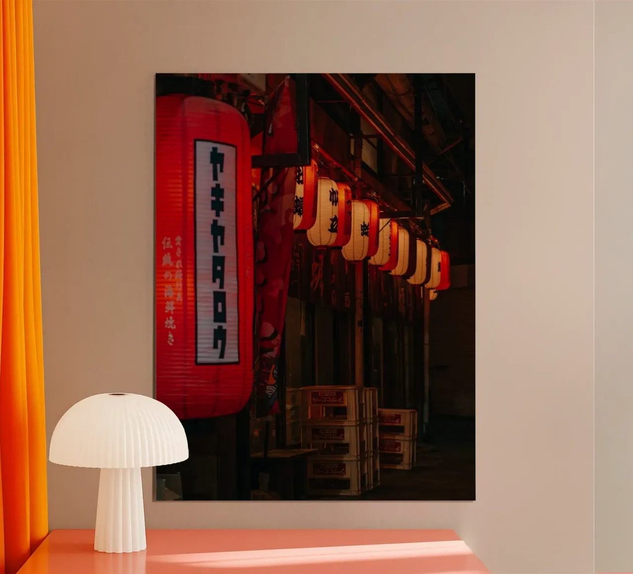 Scena notturna di Backalley a Kumamoto, Giappone poster con telaio in legno da Marcel Bisig