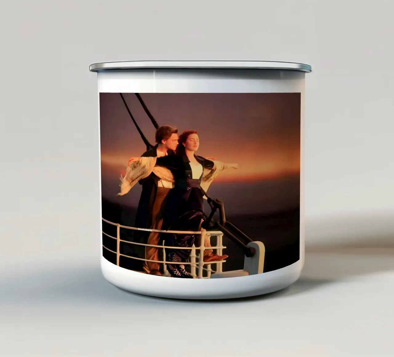 "Im the King of the World" tazza in smalto da Low poly art