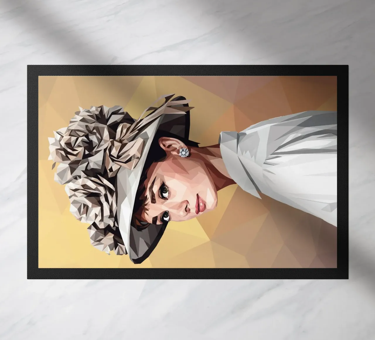 Audrey Hepburn con un cappello stravagante Lowpoly zerbino da Low Profile