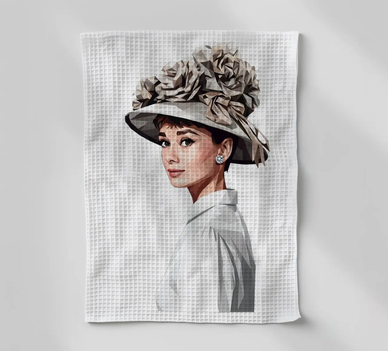 Audrey Hepburn avec un chapeau extravagant Lowpoly torchon de Low Profile