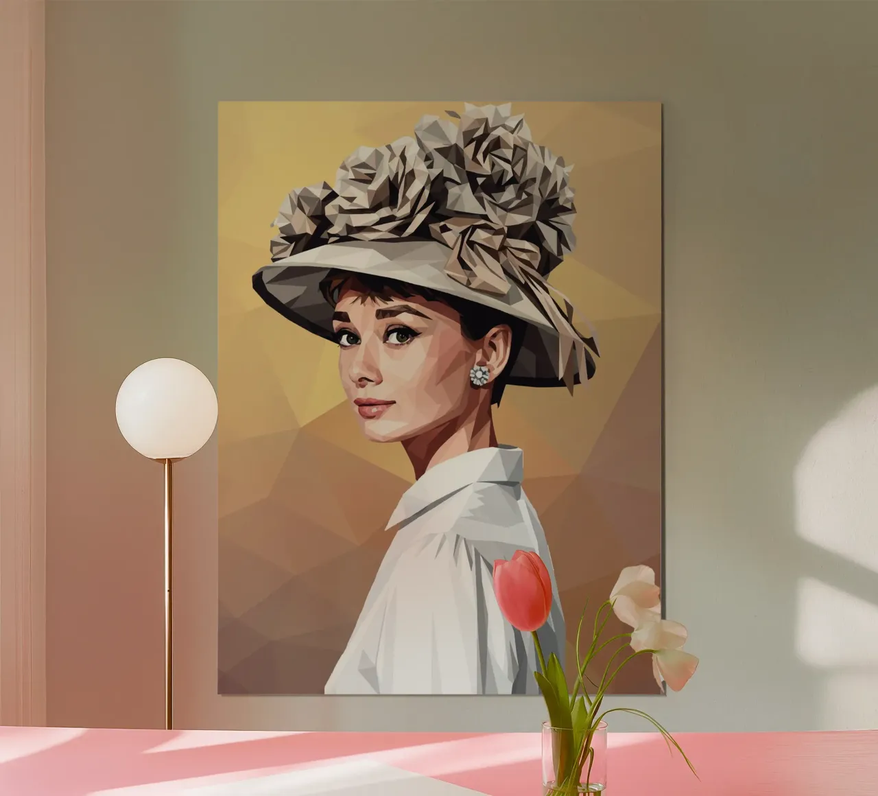 Audrey Hepburn con un cappello stravagante Lowpoly poster con telaio in plastica da Low Profile