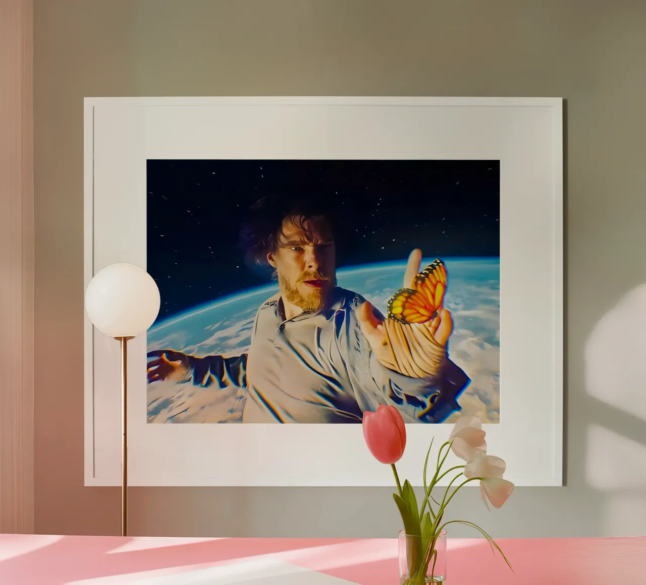 Doc. stranger poster con telaio in plastica da Low poly art