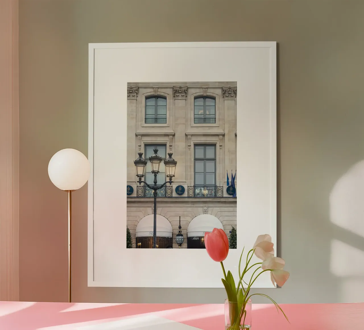 Paris beige and black architectural photography poster con telaio in legno da GraceDigitalArtCo