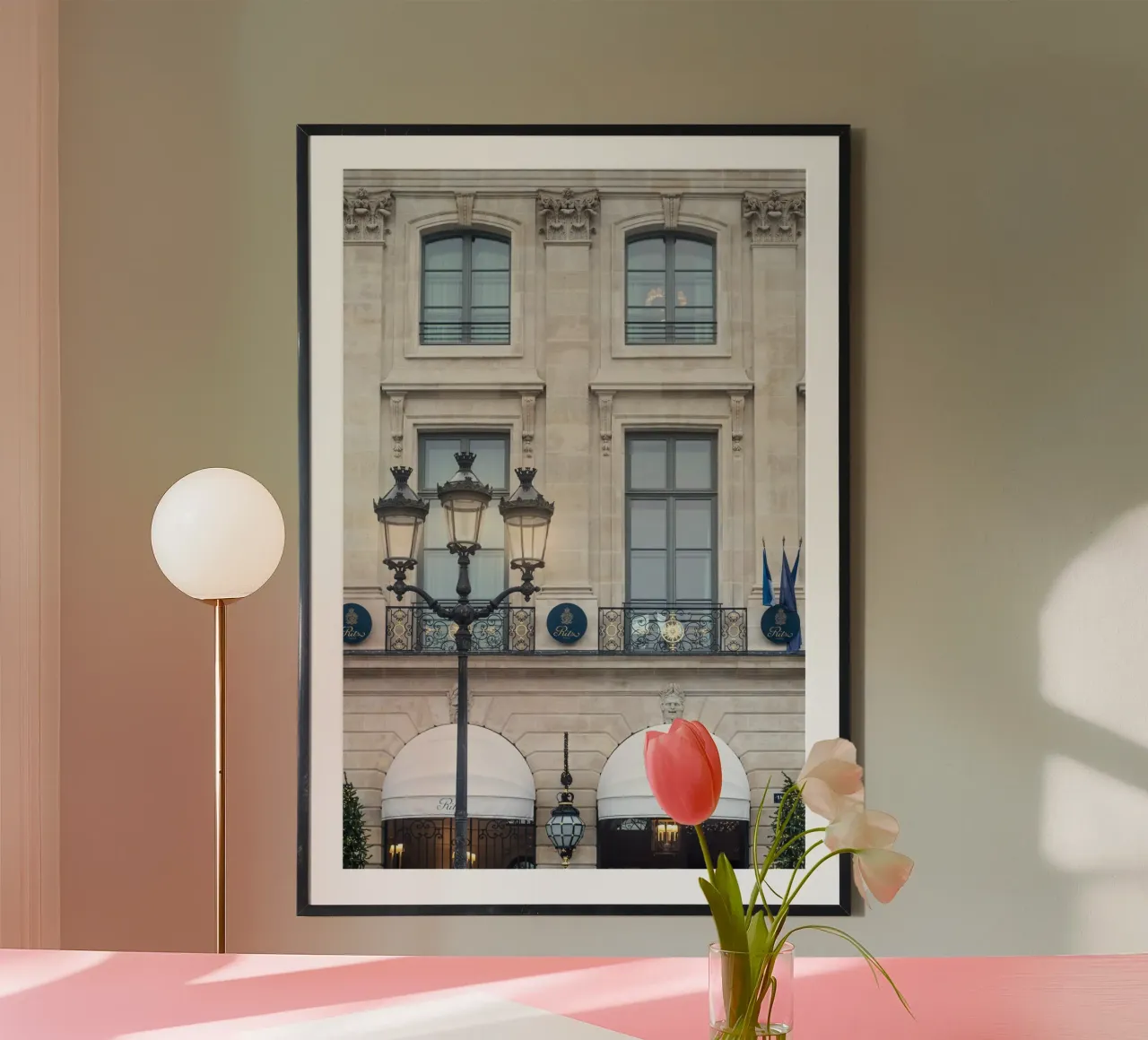 Paris beige and black architectural photography poster con telaio in legno da GraceDigitalArtCo