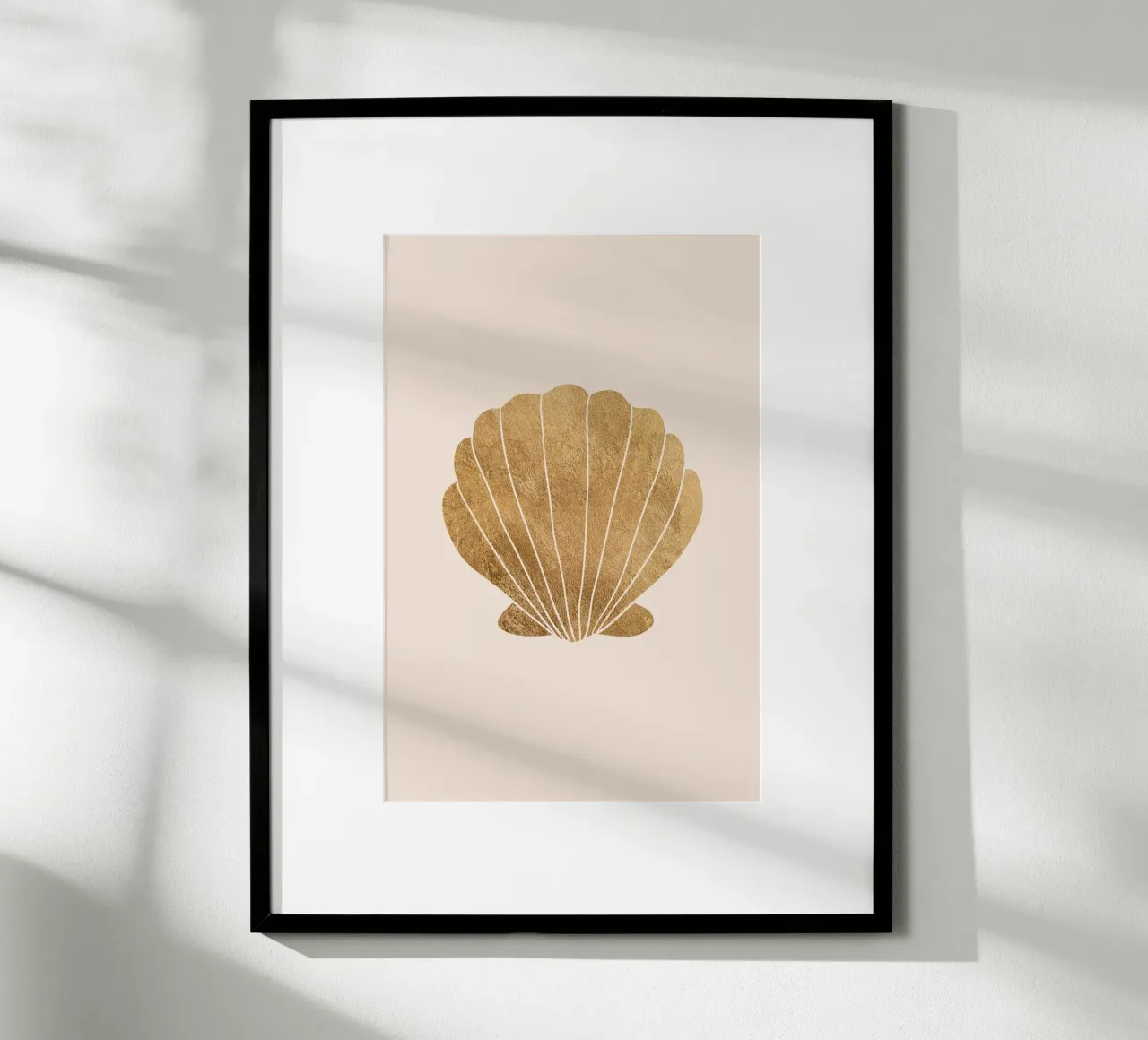 Gold clam shell poster con telaio in alluminio da GraceDigitalArtCo