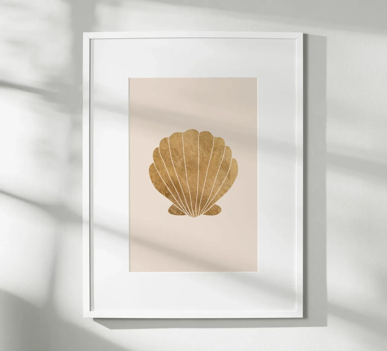 Gold clam shell poster con telaio in alluminio da GraceDigitalArtCo