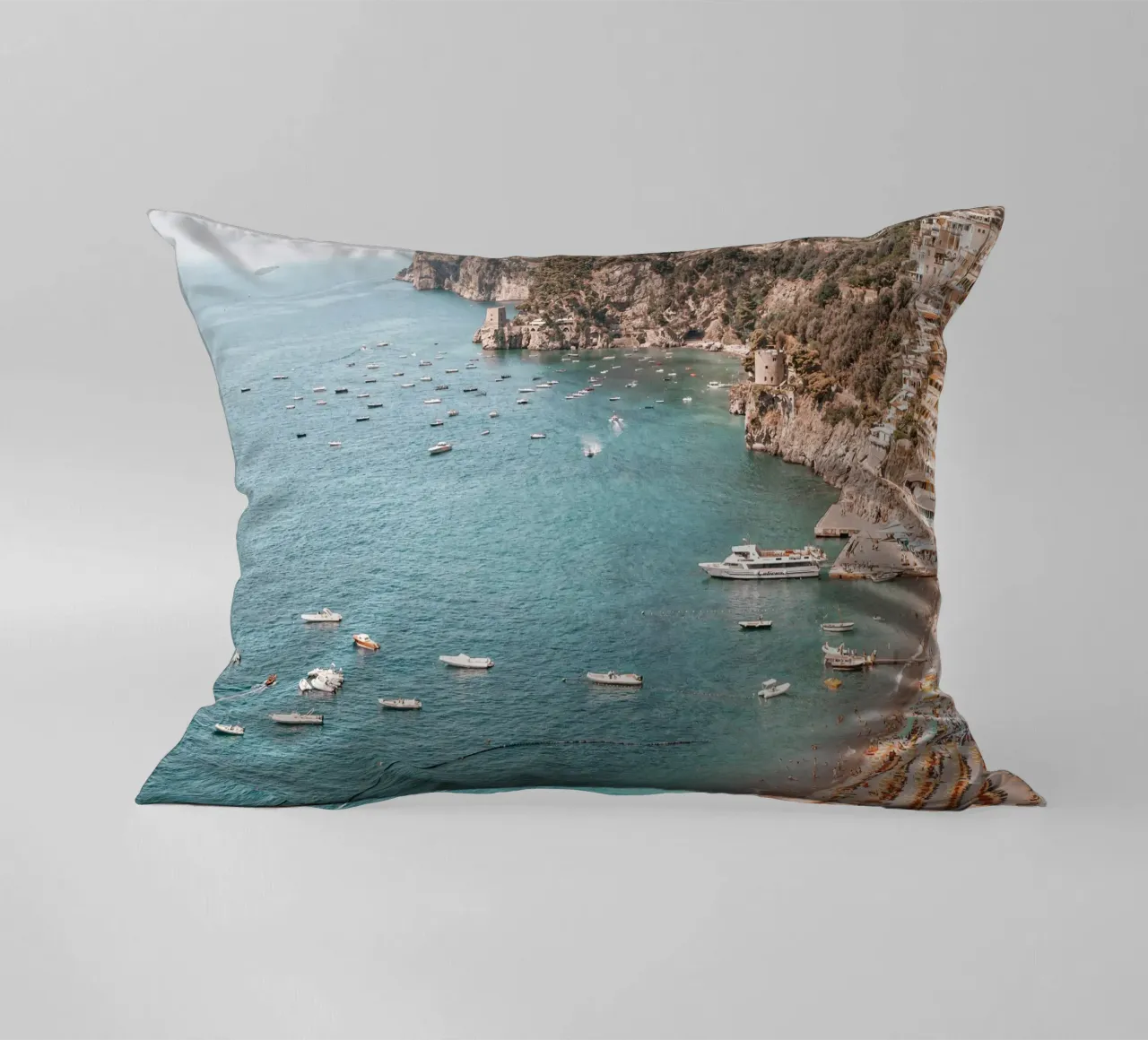 Positano Beach View cuscino da GraceDigitalArtCo