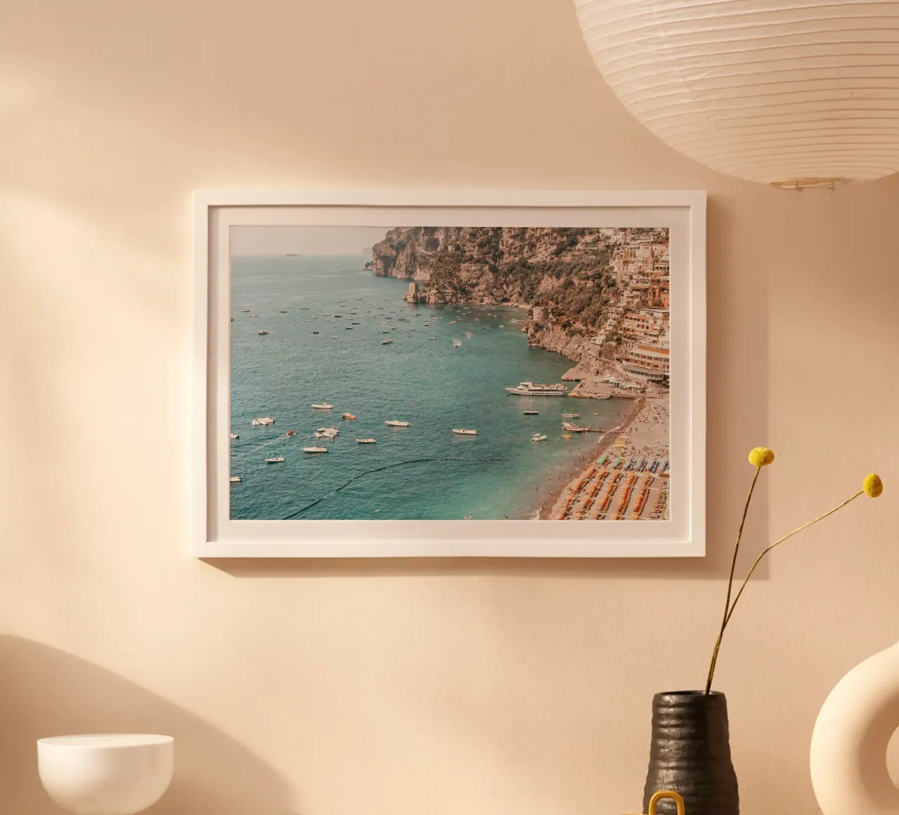 Positano Beach View poster con telaio in alluminio da GraceDigitalArtCo