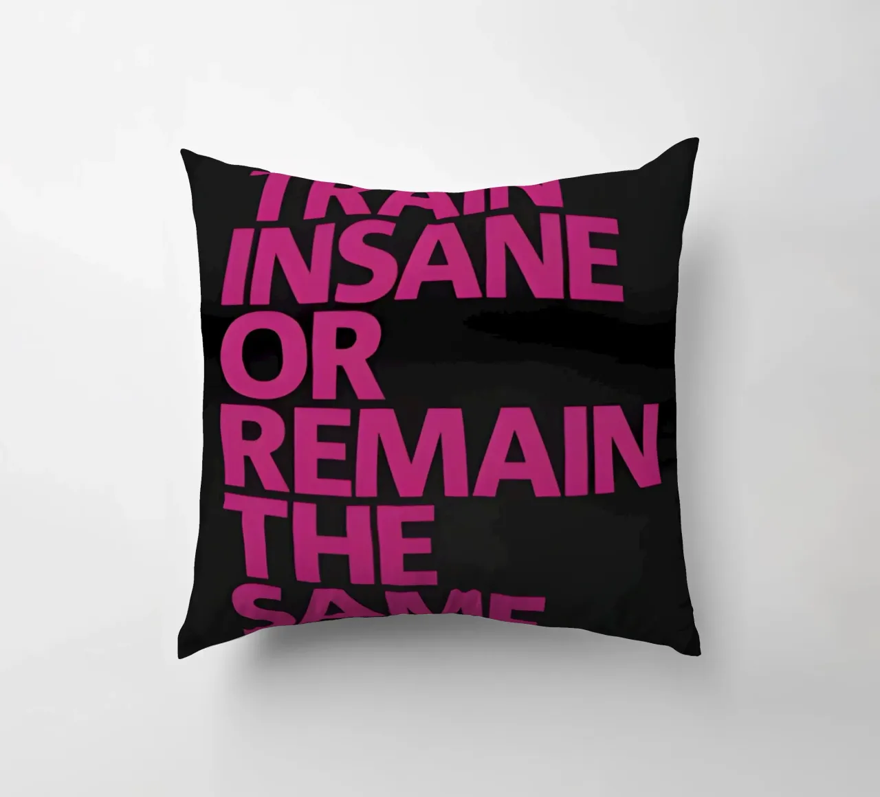 Train Insane Or Remain The Same' cuscino da Type & Tape