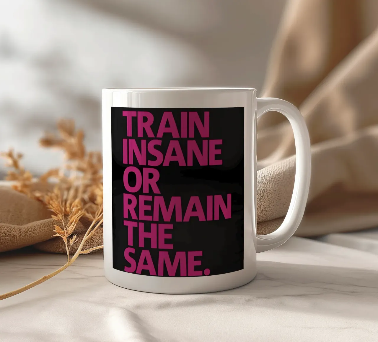 Train Insane Or Remain The Same' tazza in ceramica da Type & Tape